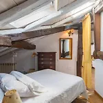 Casa Velarde Apto 2 *