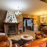 בית כפרי Casa Velarde Apto 2 *