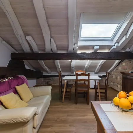 Casa Velarde Apto 2 *
